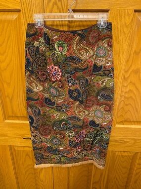 Dolce Apparel Multicolor Beaded Paisley Embroidered Pencil Skirt